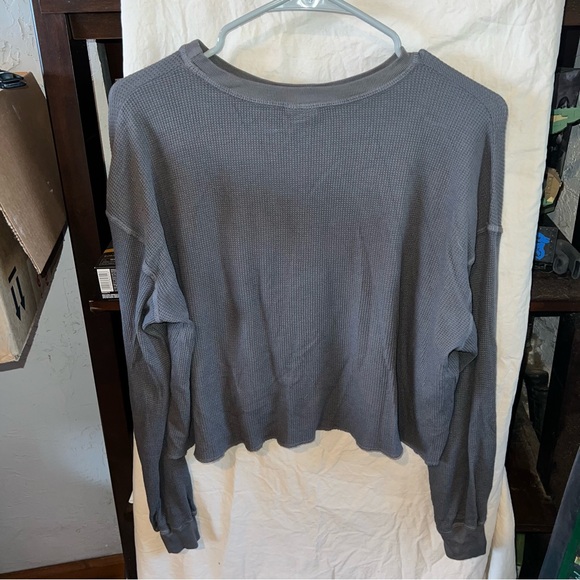 Cropped Waffle Gray Graphic Long Sleeve - Picture 4 of 4